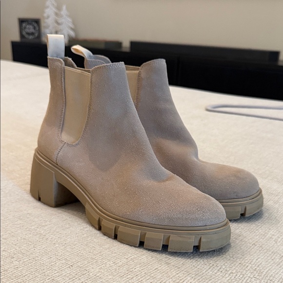 Steve Madden Shoes - Steve Madden Howlers Tan Suede booties